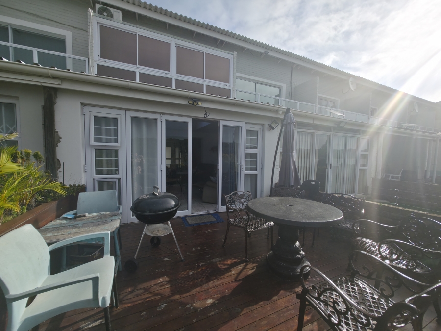 2 Bedroom Property for Sale in Bonza Bay Eastern Cape